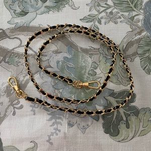 ♥️♥️SOLD♥️♥️ Samorga Cha-Chain Leather and Gold Chain Crossbody Strap